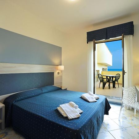 לאיגואליה Hotel Delfino מראה חיצוני תמונה
