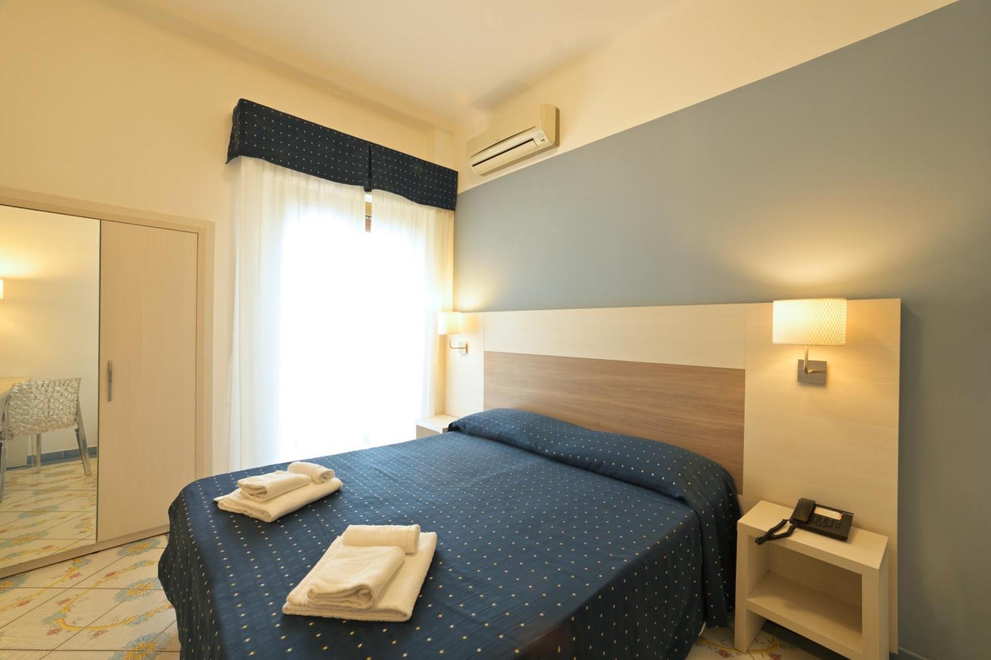 לאיגואליה Hotel Delfino מראה חיצוני תמונה