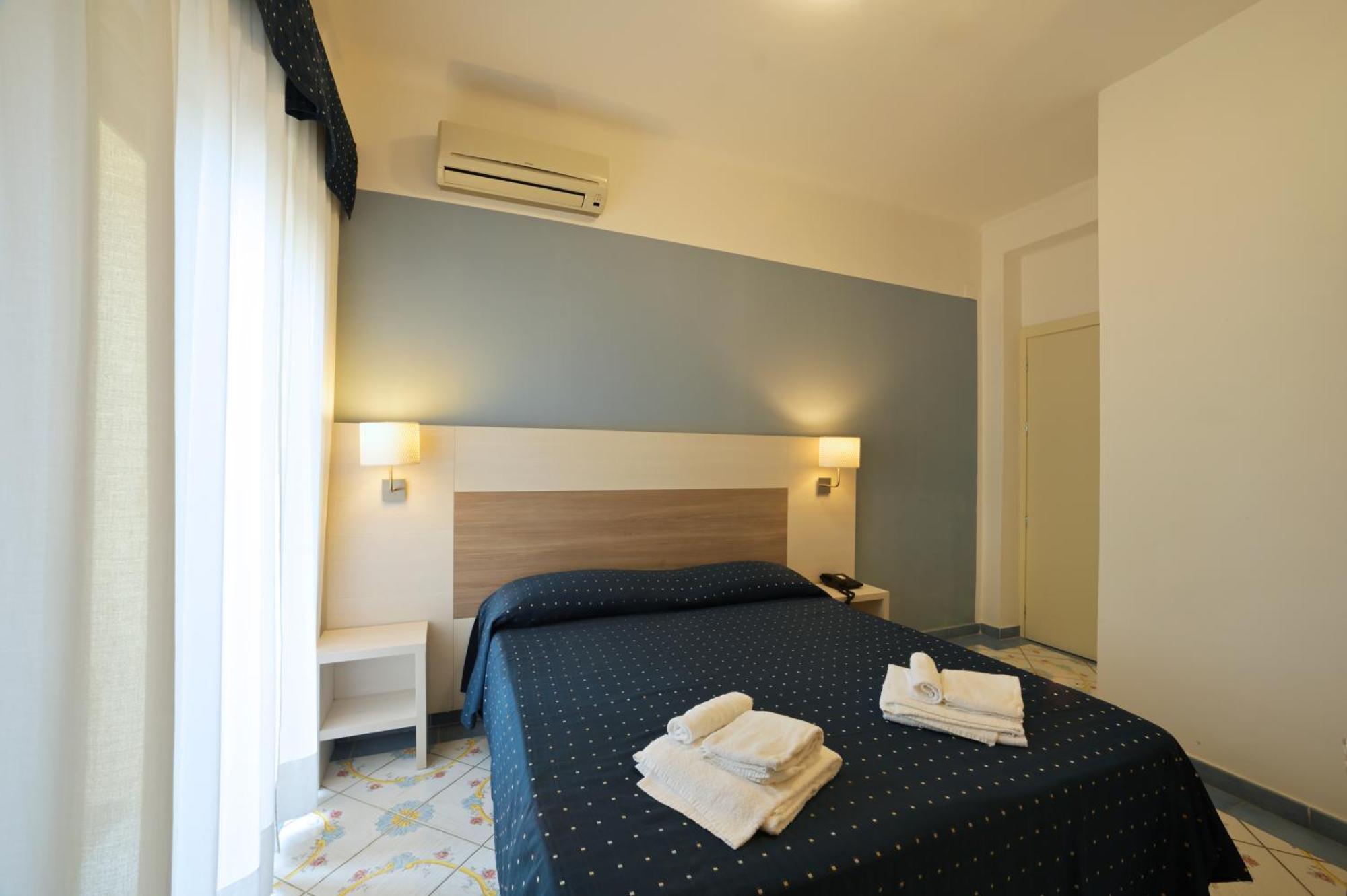לאיגואליה Hotel Delfino מראה חיצוני תמונה