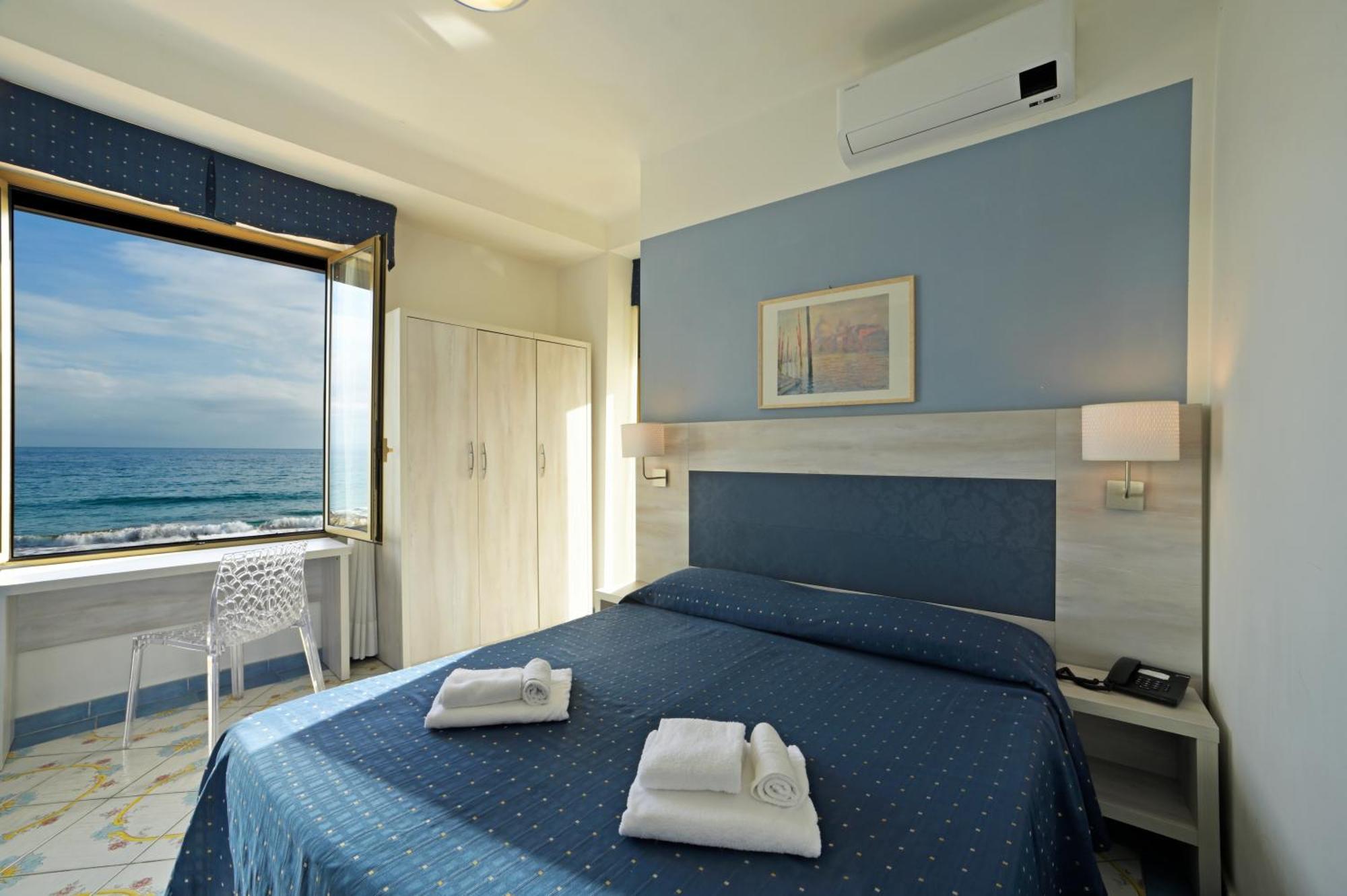 לאיגואליה Hotel Delfino מראה חיצוני תמונה