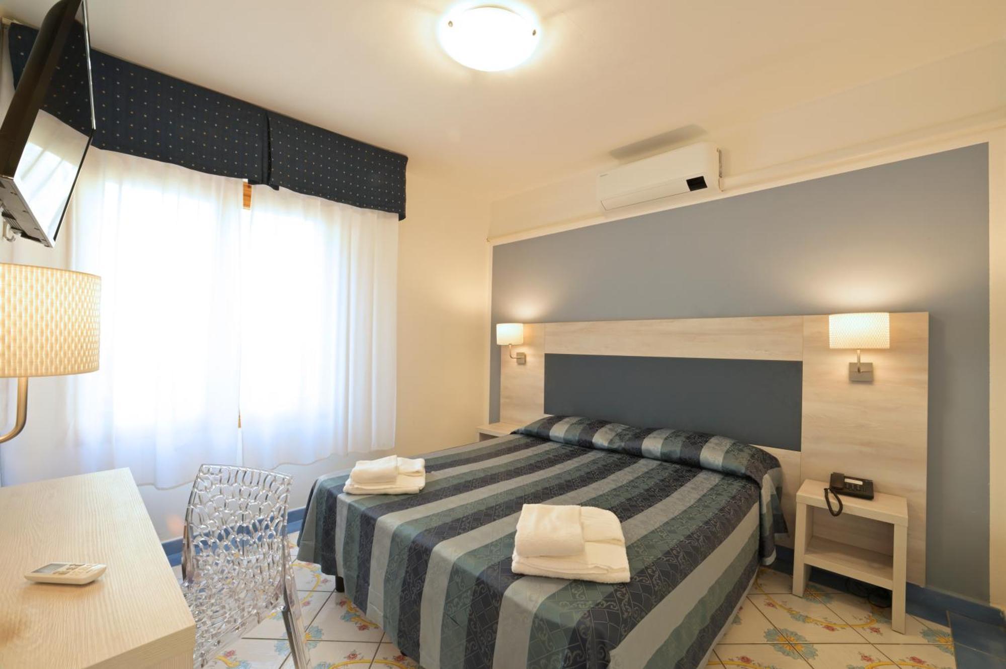 לאיגואליה Hotel Delfino מראה חיצוני תמונה