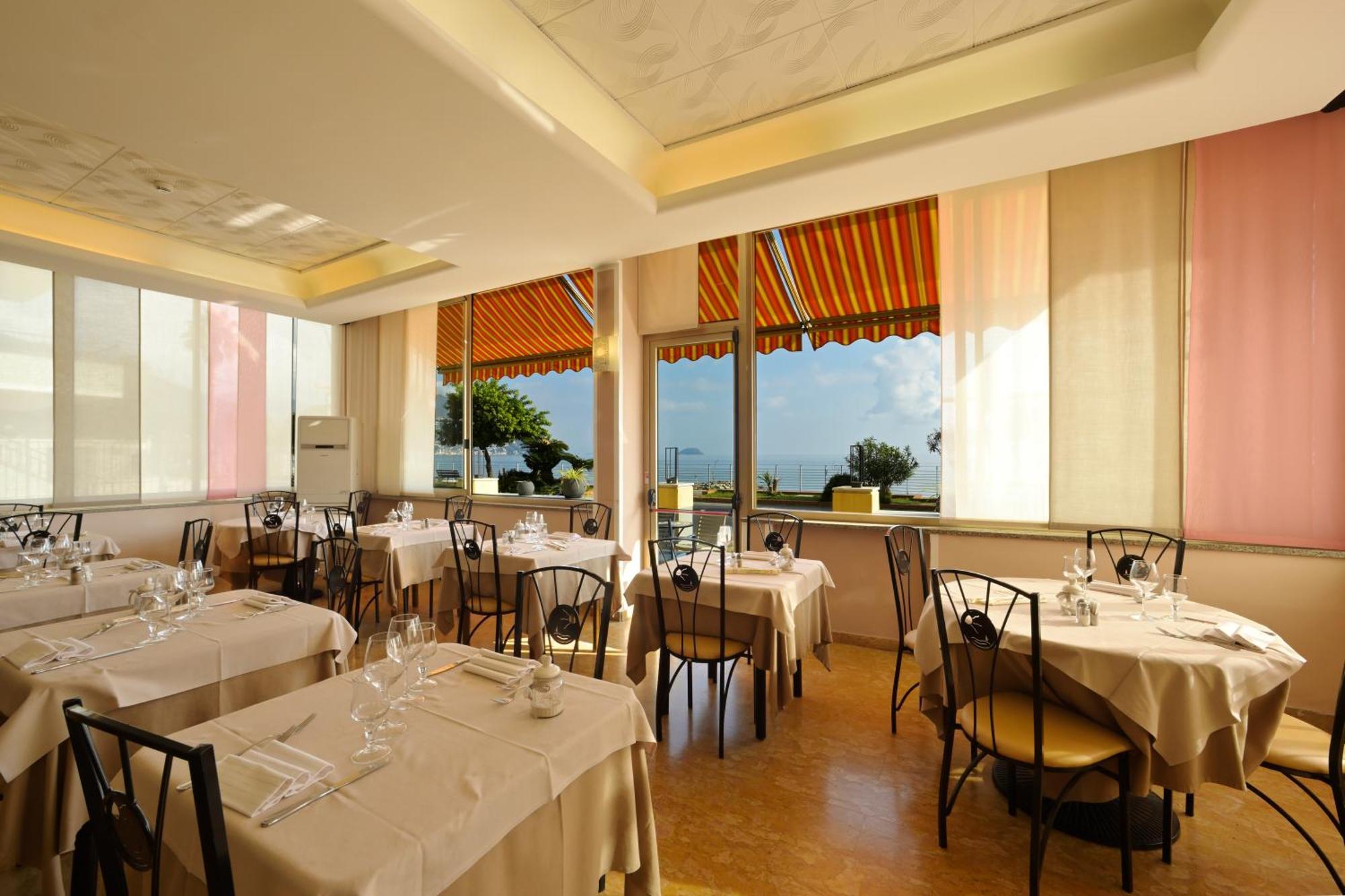 לאיגואליה Hotel Delfino מראה חיצוני תמונה