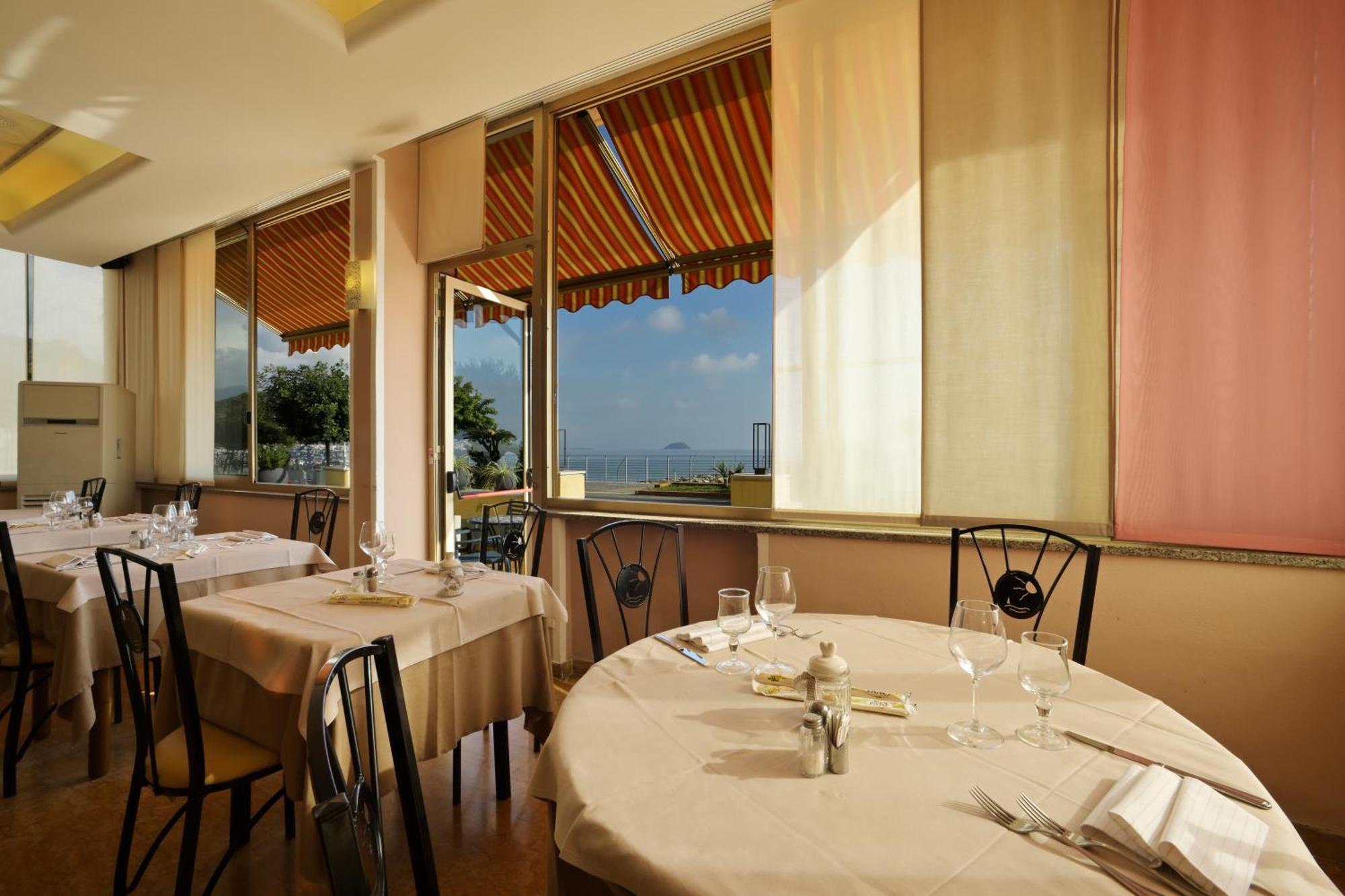 לאיגואליה Hotel Delfino מראה חיצוני תמונה