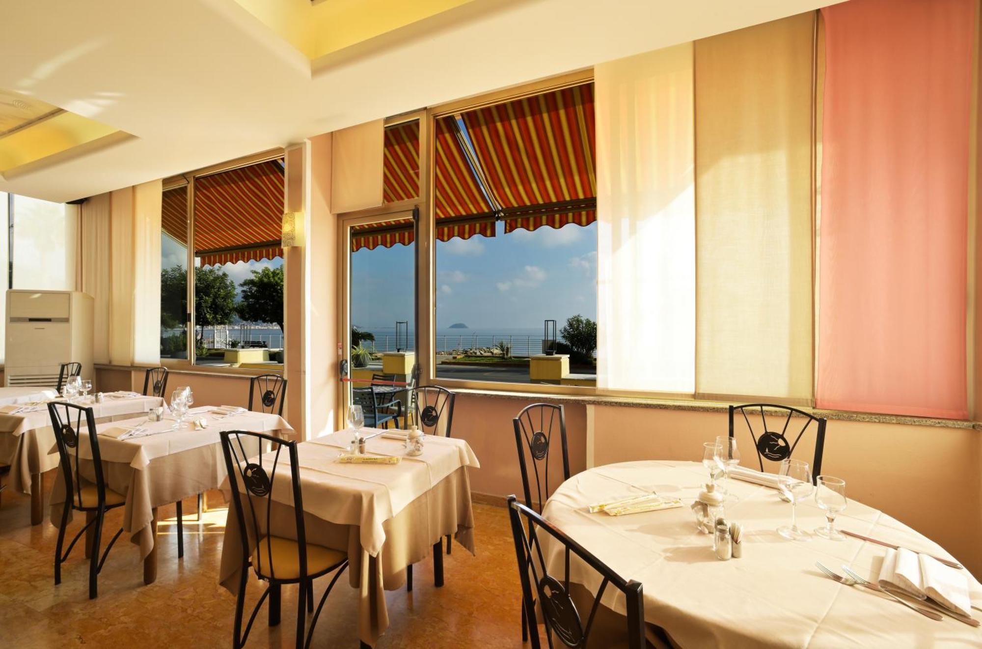 לאיגואליה Hotel Delfino מראה חיצוני תמונה