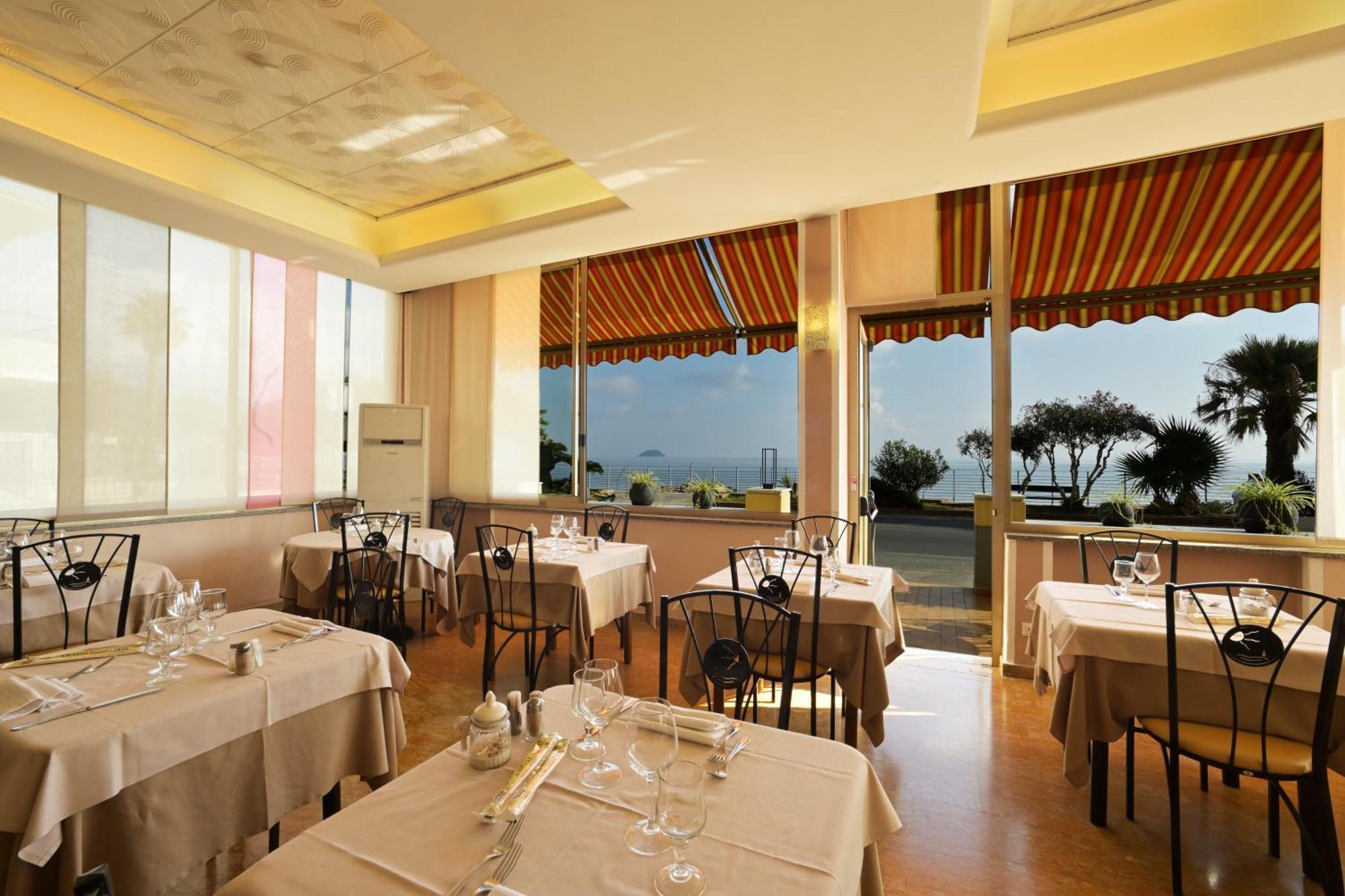 לאיגואליה Hotel Delfino מראה חיצוני תמונה