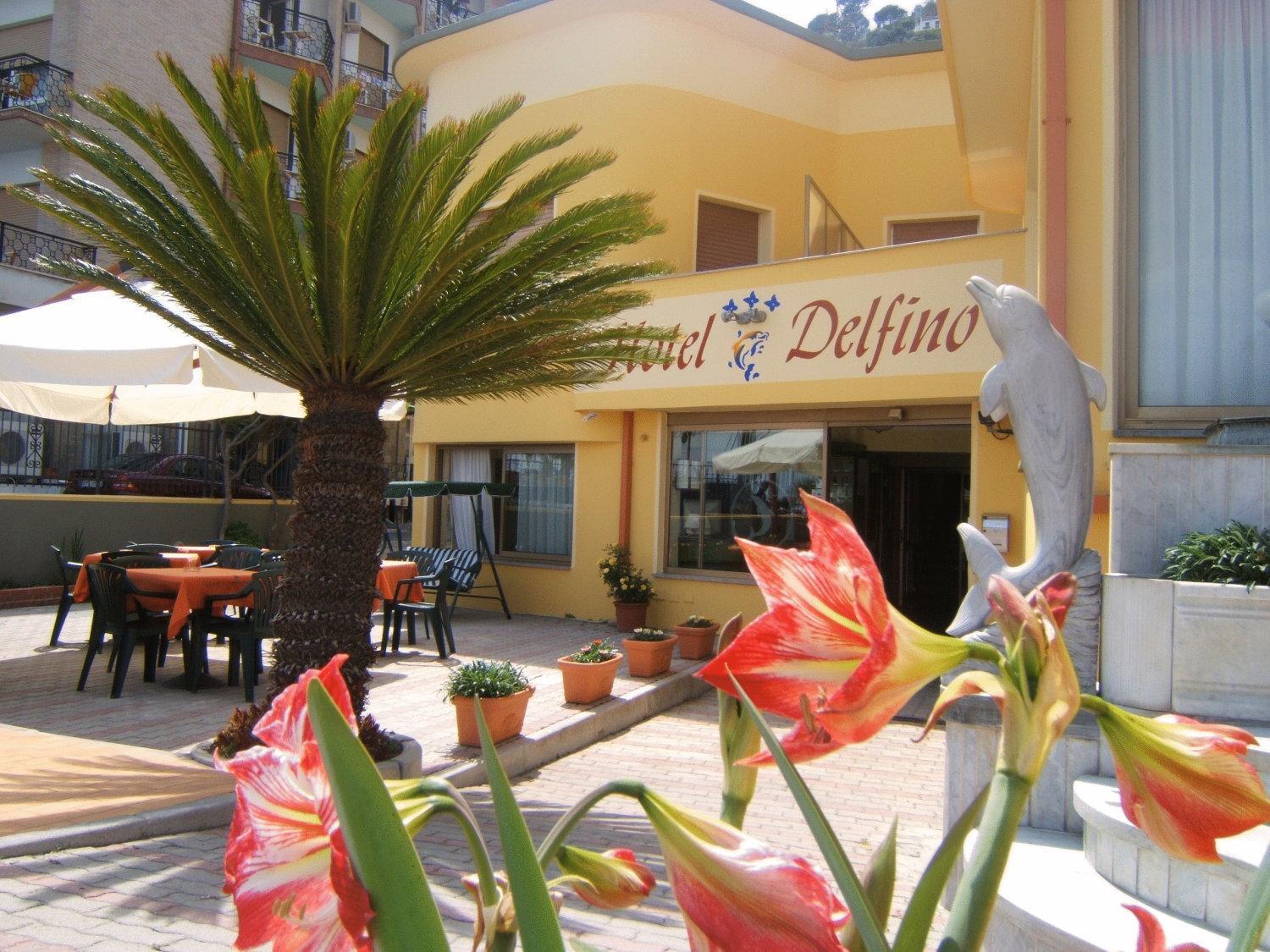 לאיגואליה Hotel Delfino מראה חיצוני תמונה