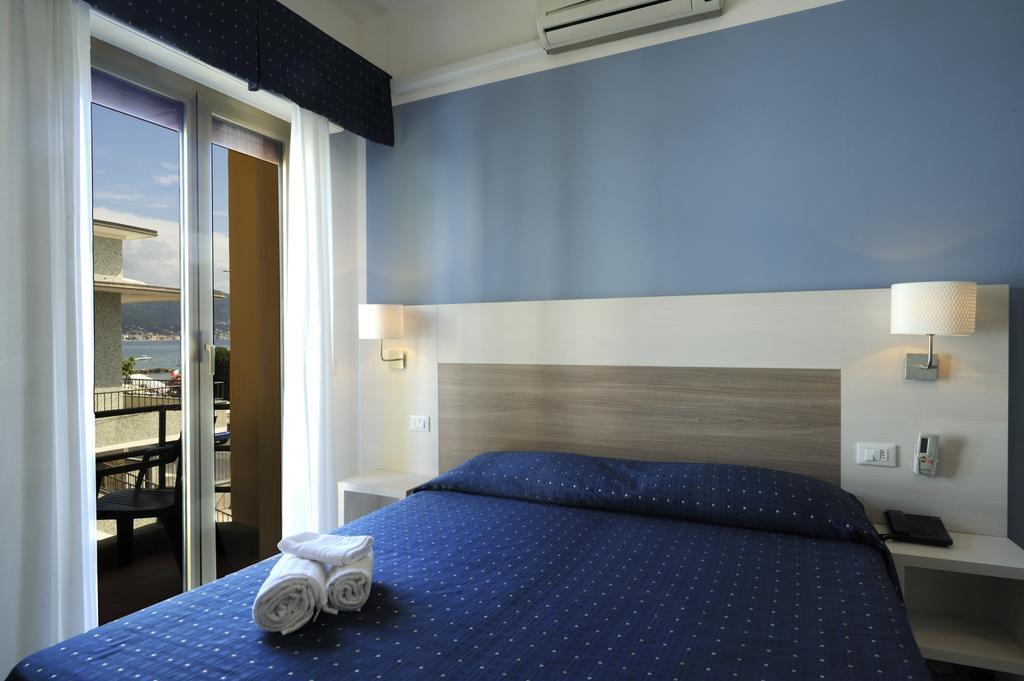 לאיגואליה Hotel Delfino מראה חיצוני תמונה