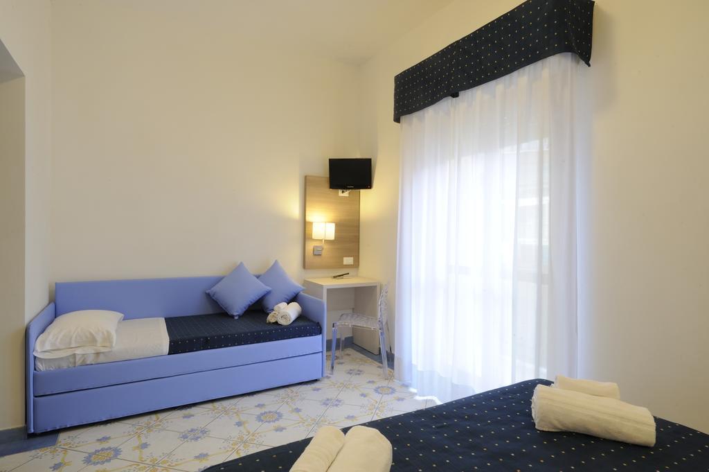 לאיגואליה Hotel Delfino מראה חיצוני תמונה
