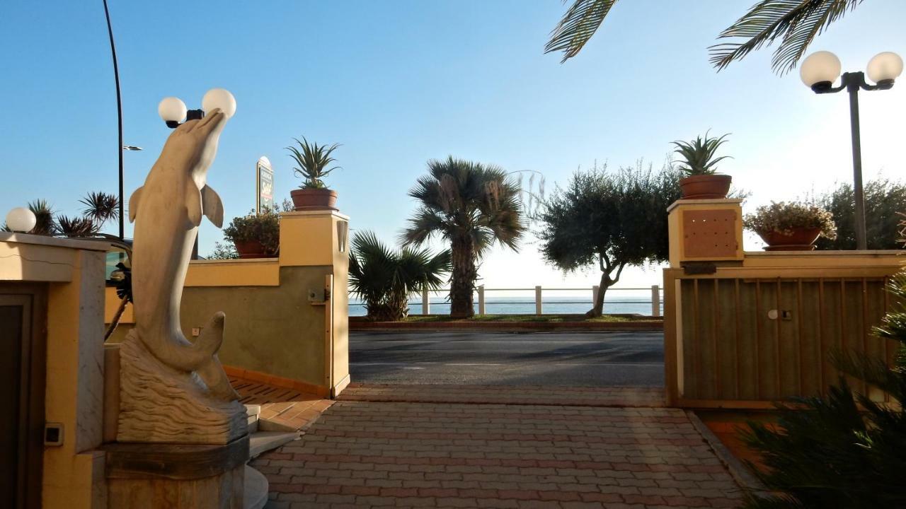 לאיגואליה Hotel Delfino מראה חיצוני תמונה