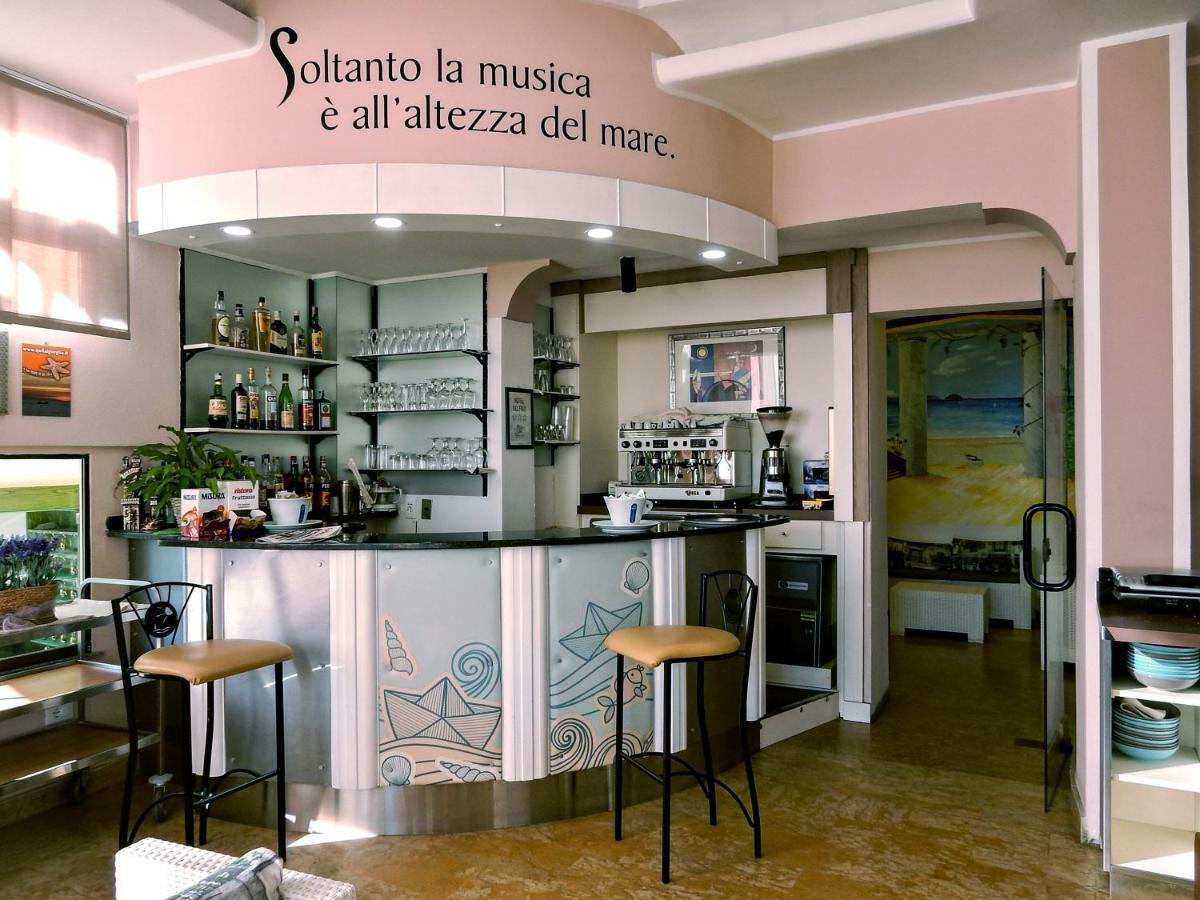 לאיגואליה Hotel Delfino מראה חיצוני תמונה